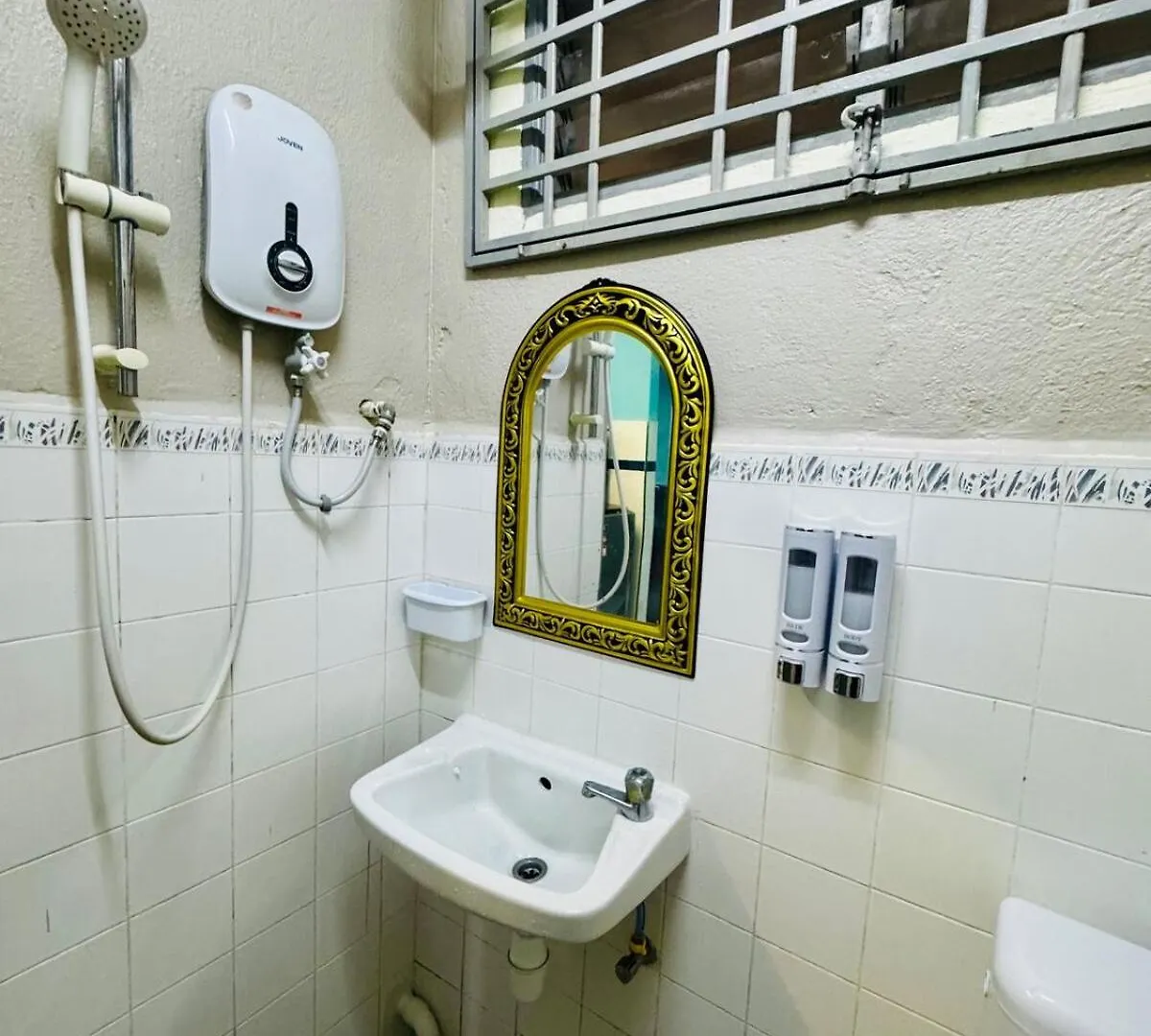 Budget1Br Walk To Usm 2Pax Airport Malaysian Guest Only ゲルゴル